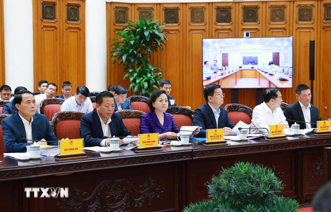 Các Phó Thủ tướng và Bộ trưởng tham dự cuộc họp Thường trực Chính phủ về các dự án đường sắt. (Ảnh: Dương Giang/TTXVN) ttxvn-thu-tuong-hop-thuong-truc-chinh-phu-ve-cac-du-an-duong-sat-8489770-2.jpg