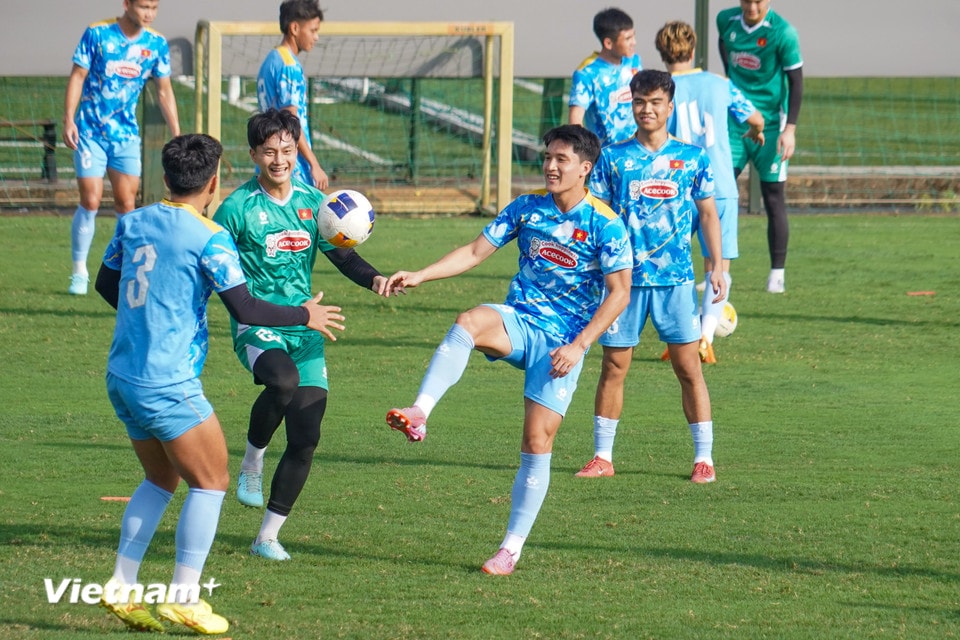 Lực lượng nòng cốt ở đợt tập trung lần này cũng là những cầu thủ đã cùng nhau lên ngôi sau chiến thắng 3-2 trước chủ nhà Thái Lan. (Ảnh: Việt Anh/Vietnam+)