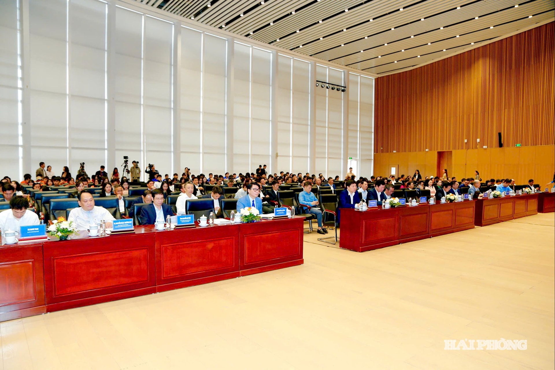 Các đại biểu tham dự diễn đàn.
