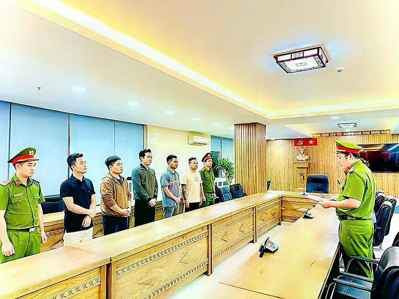 Các đối tượng tại cơ quan công an. (Nguồn: Công an Đà Nẵng)