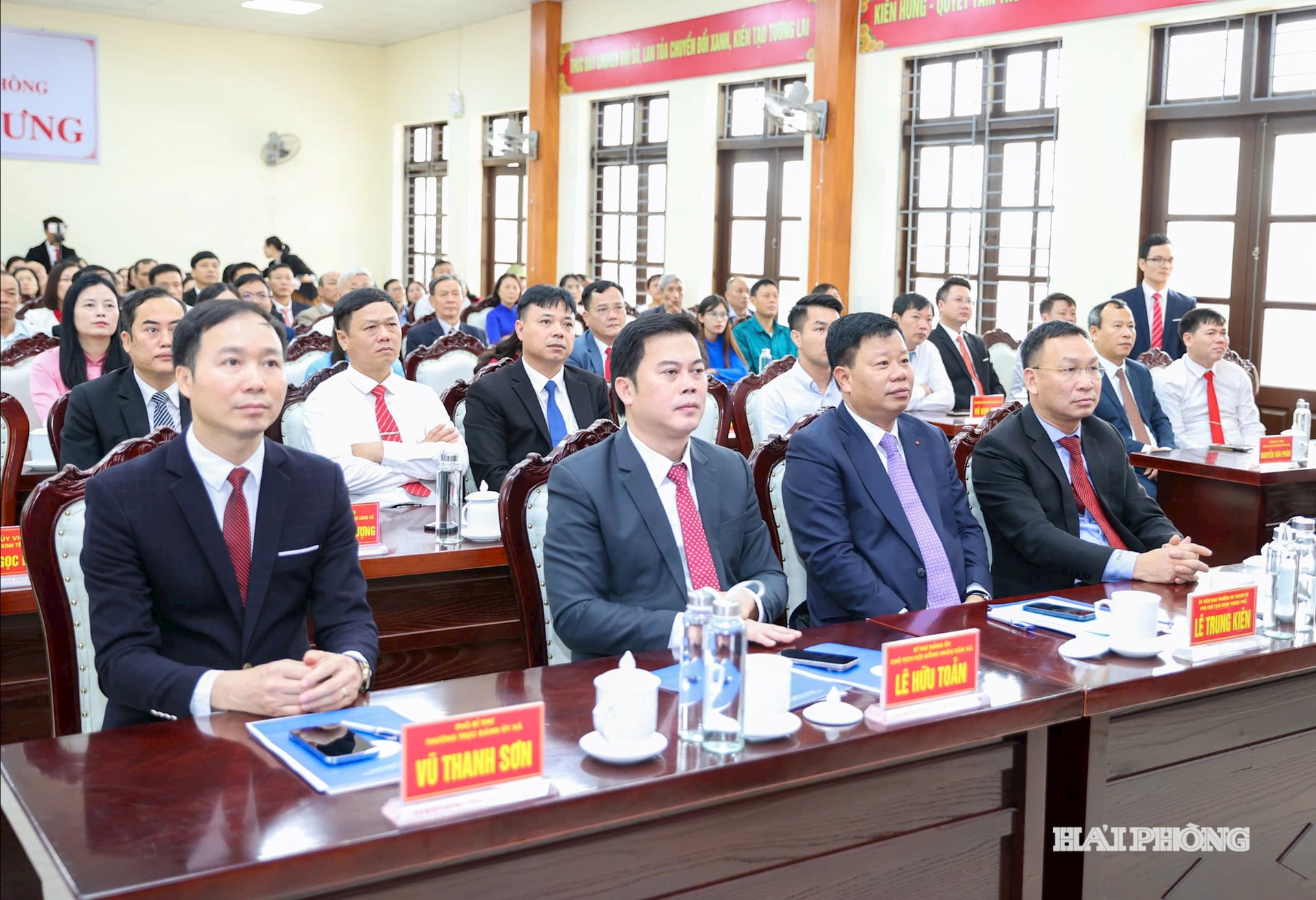 Các đại biểu dự hội nghị