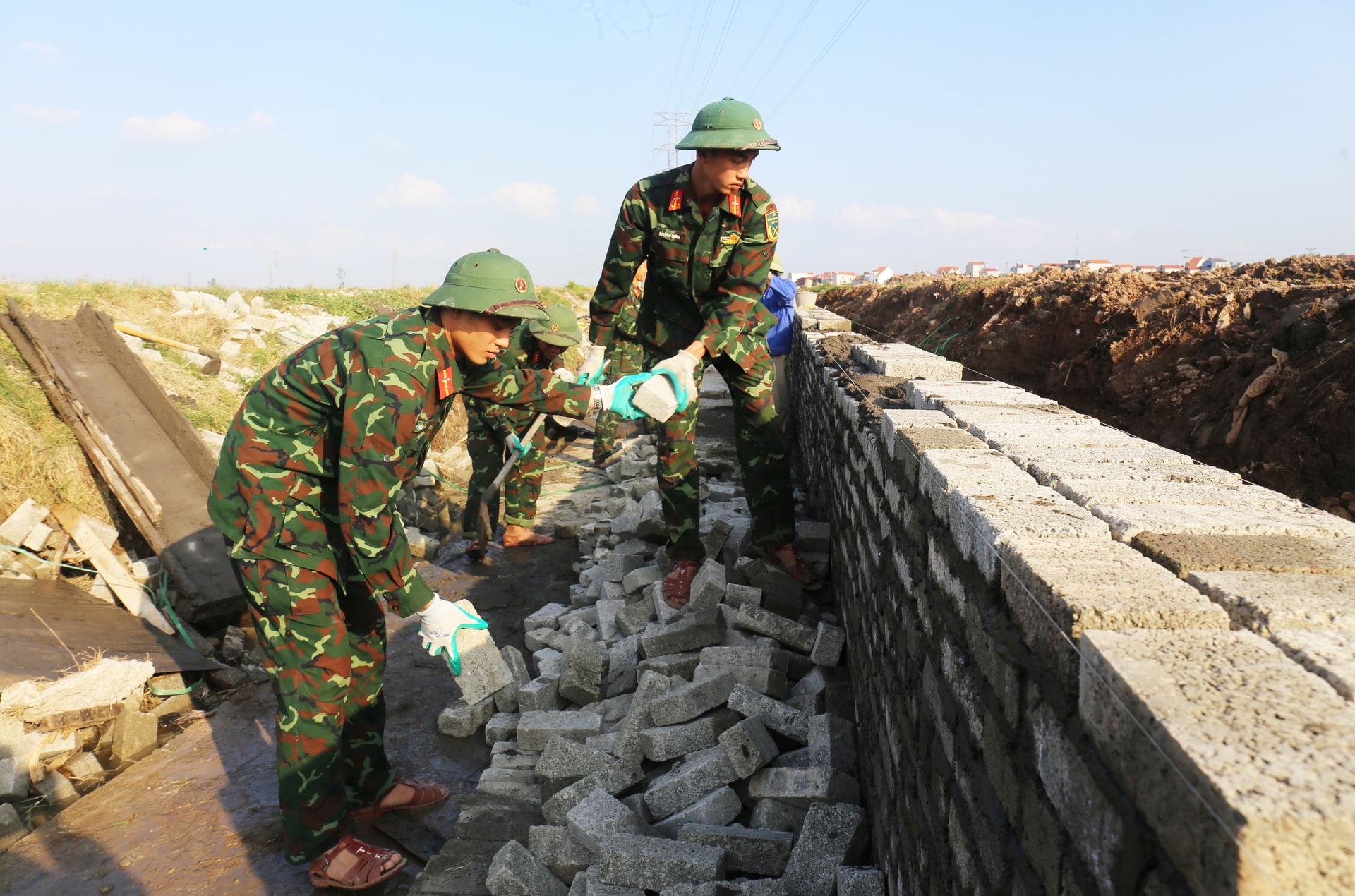 xay-muong-d1ab4b53a30fdfd11969e03a94b5f3f7.jpg