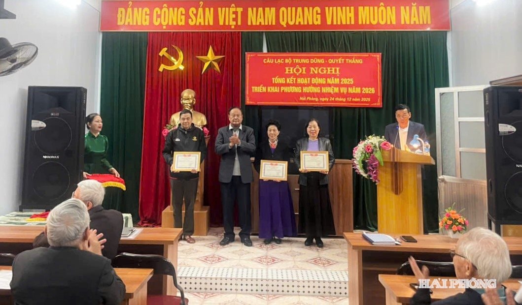 3 tập thể nhận bằng khen của Hội Cưu chiến binh thành phố