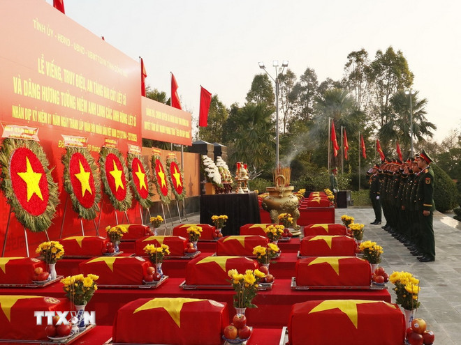 41 hài cốt liệt sỹ hy sinh trong chiến tranh trong tỉnh Đồng Nai và Vương quốc Campuchia an táng tại Nghĩa trang Liệt sỹ Bình Phước. (Ảnh: K GỬIH/TTXVN) ttxvn-2012-hai-cot-liet-sy-binh-phuoc.jpg