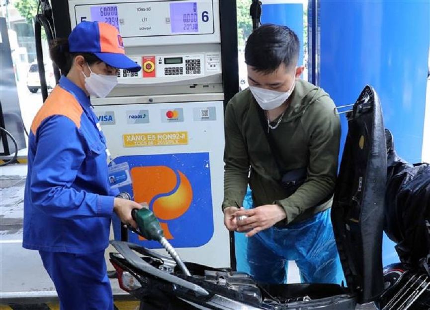 Giá xăng dầu đồng loạt tăng từ 15 giờ hôm nay (15/1).