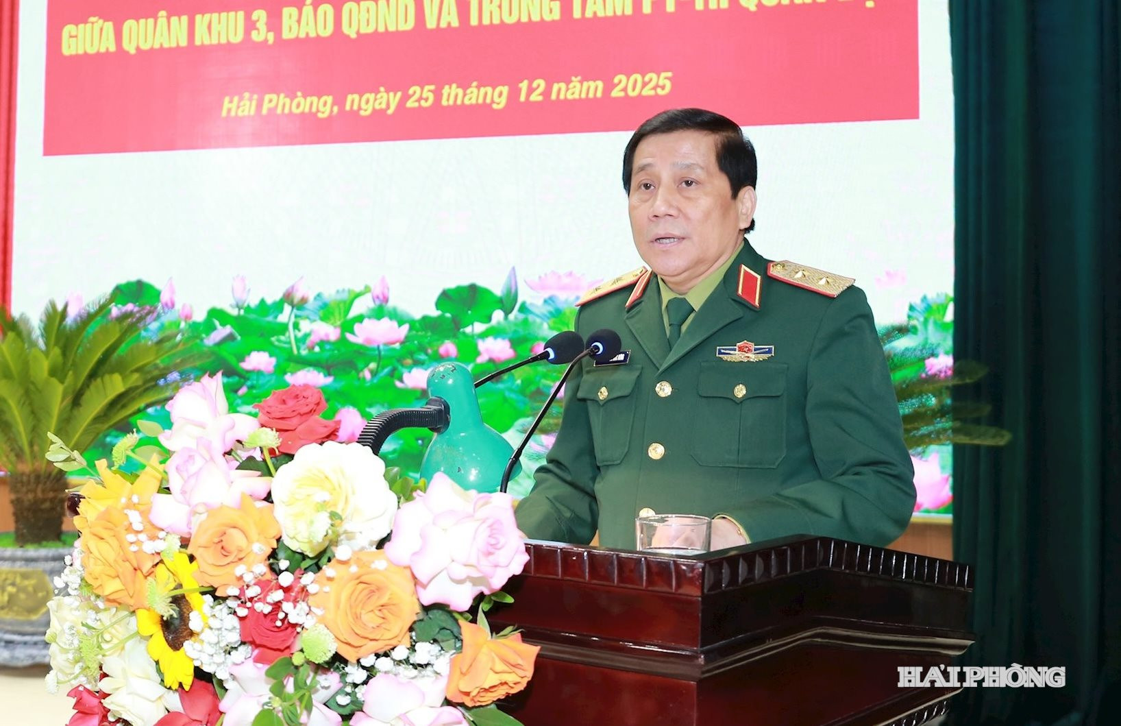 dong-chi-trung-tuong-nguyen-duc-hung-bi-thu-dang-uy-chinh-uy-quan-khu-phat-bieu-tai-hoi-nghi.(1).jpg
