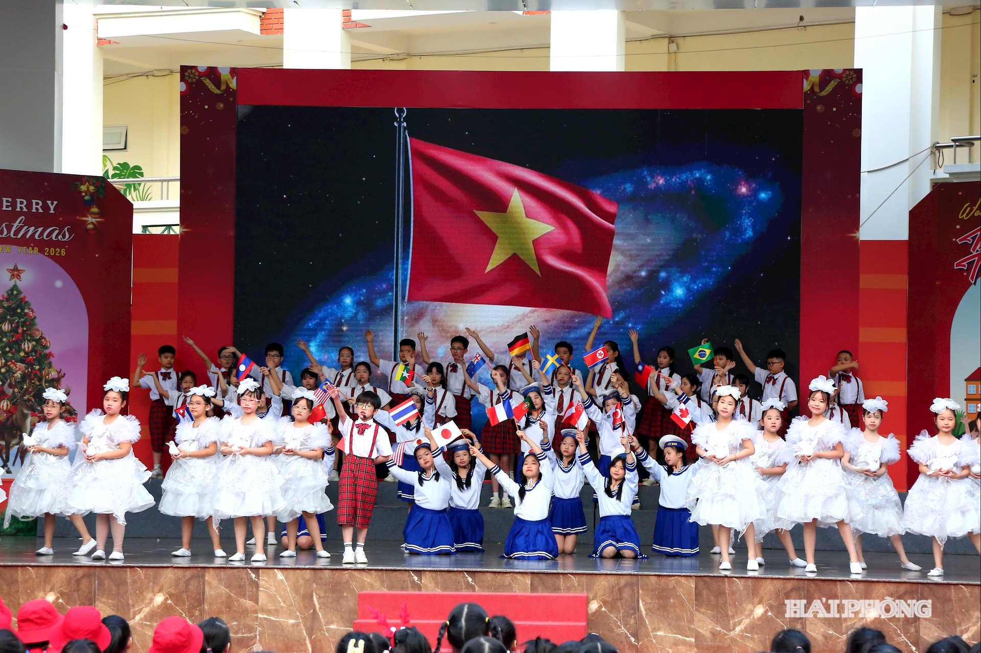 Học sinh Trường tiểu học Nguyễn Thượng Hiền tham gia Chuyên đề cấp thành phố Ngày hội tiếng Anh tỏa sáng.