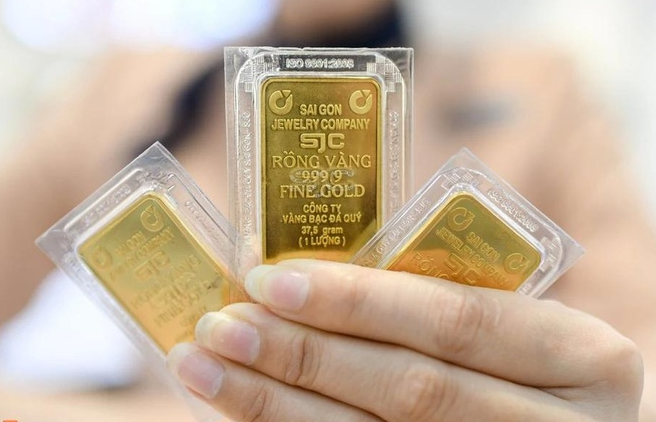 Giá vàng SJC của Công ty Vàng bạc đá quý Sài Gòn và Công ty Doji niêm yết từ 156,8-158,8 triệu đồng/lượng (mua vào/bán ra). (Ảnh: Vietnam+)