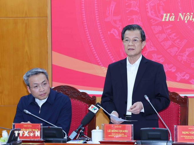 Đồng chí Lê Hồng Quang, Ủy viên Trung ương Đảng, Phó Trưởng Ban Nội chính Trung ương trả lời câu hỏi của phóng viên. (Ảnh: Phương Hoa/TTXVN) ttxvn-benh-vien-bm-vd-1.jpg