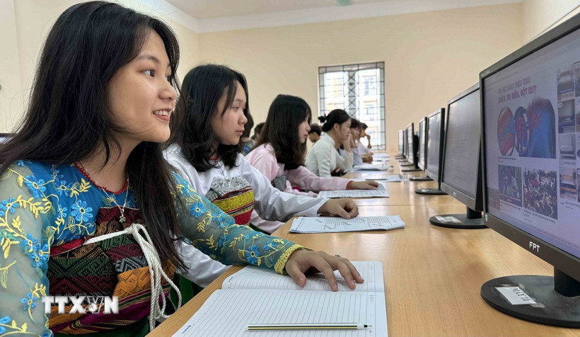 2506-hoc-sinh-dan-toc-thieu-so.jpg
