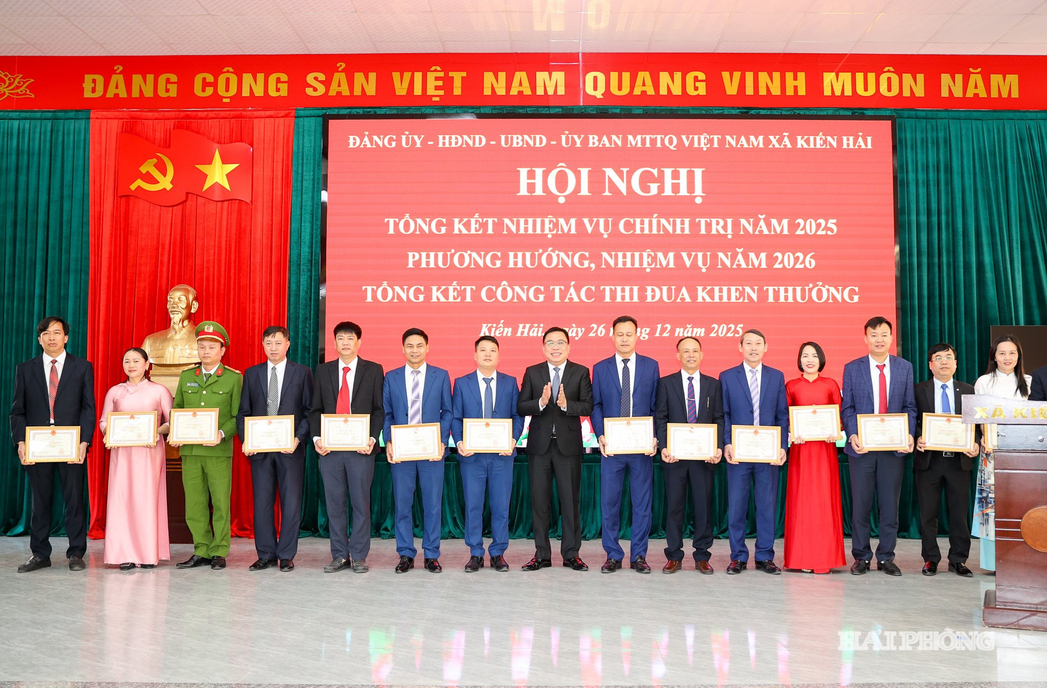 Các tập thể được nhận khen thưởng của UBND xã