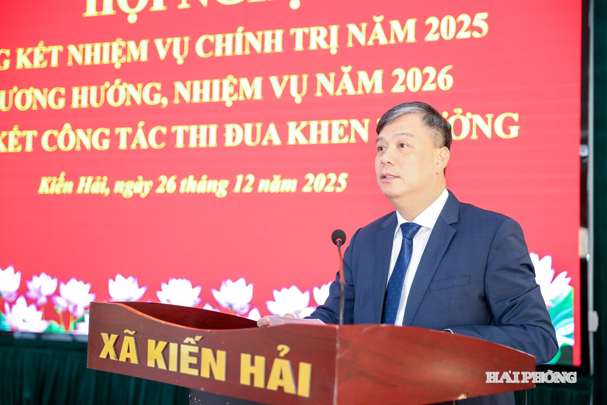 Đồng chí Đỗ Đức Hoà, Bí thư Đảng uỷ, Chủ tịch HĐND xã phát biểu tại hội nghị