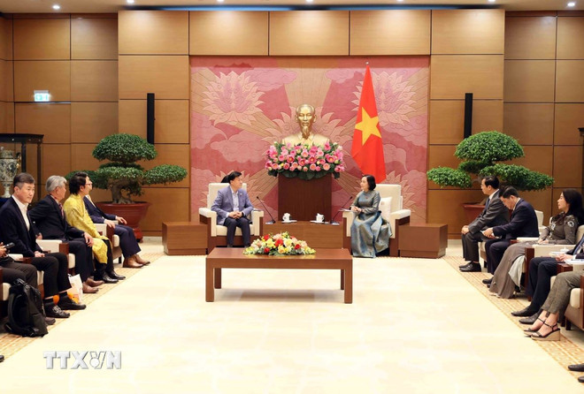 Phó Chủ tịch Quốc hội Nguyễn Thị Thanh tiếp Đoàn Viện nghiên cứu kinh tế Kimhakmin E-roun (Hàn Quốc). (Ảnh: An Đăng/TTXVN) ttxvn-pho-chu-tich-quoc-hoi-nguyen-thi-thanh-tiep-doan-vien-nghien-cuu-kinh-te-kimhakmin-e-roun-han-quoc-26-2.jpg