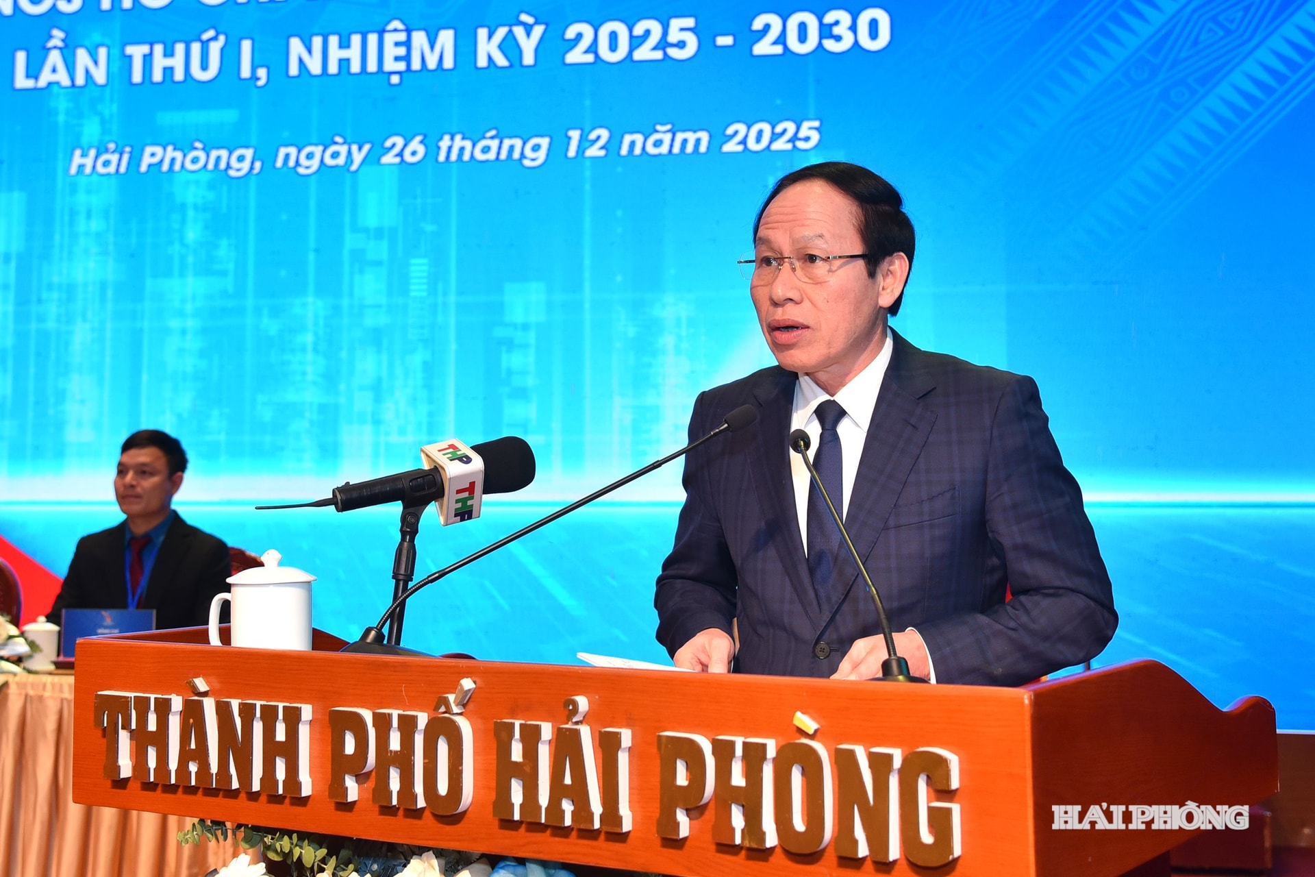 Đồng chí Lê Tiến Châu, Ủy viên Trung ương Đảng, Bí thư Thành ủy, Trưởng đoàn Đại biểu Quốc hội thành phố Hải Phòng phát biểu tại đại hội.