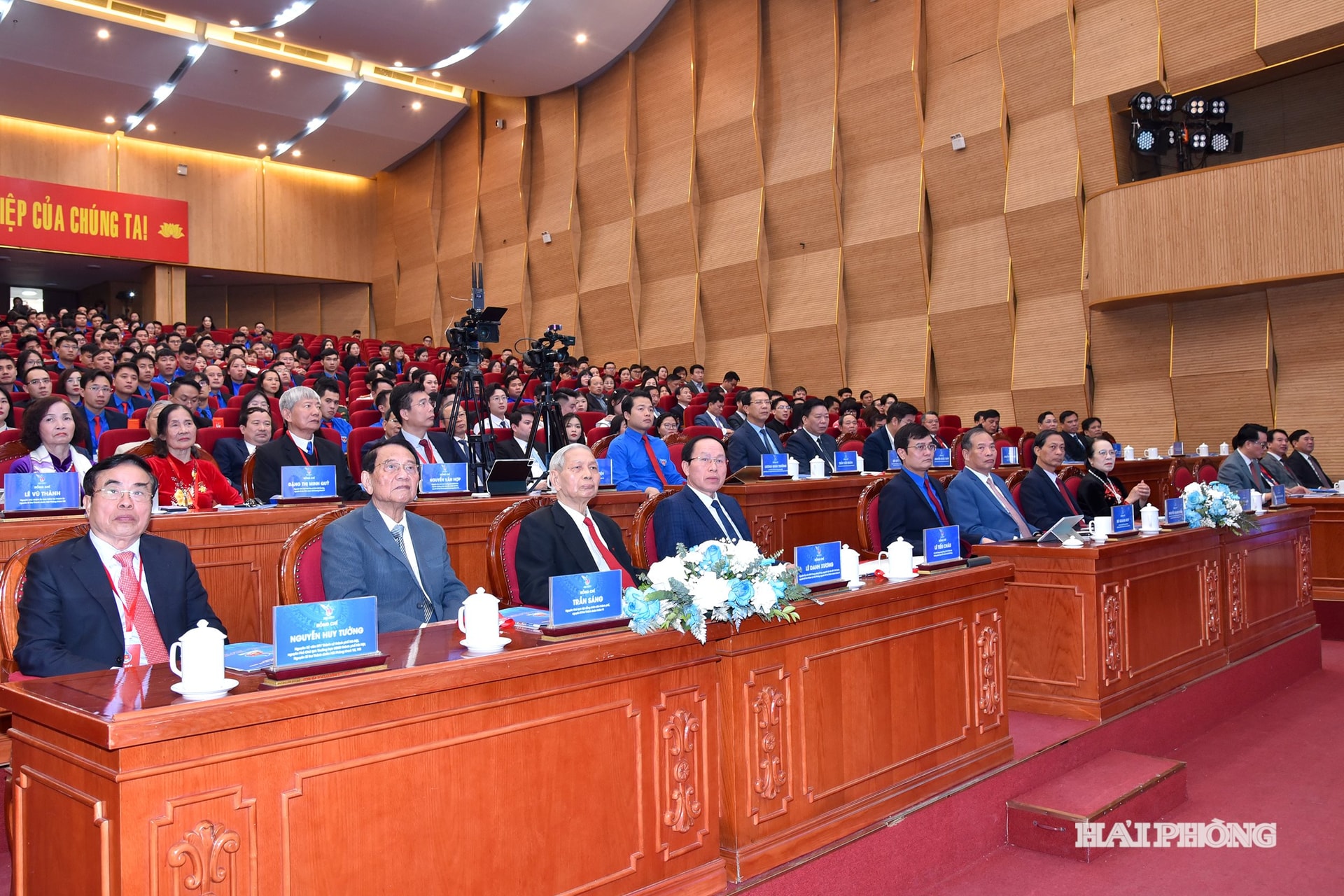 Các đại biểu dự đại hội.