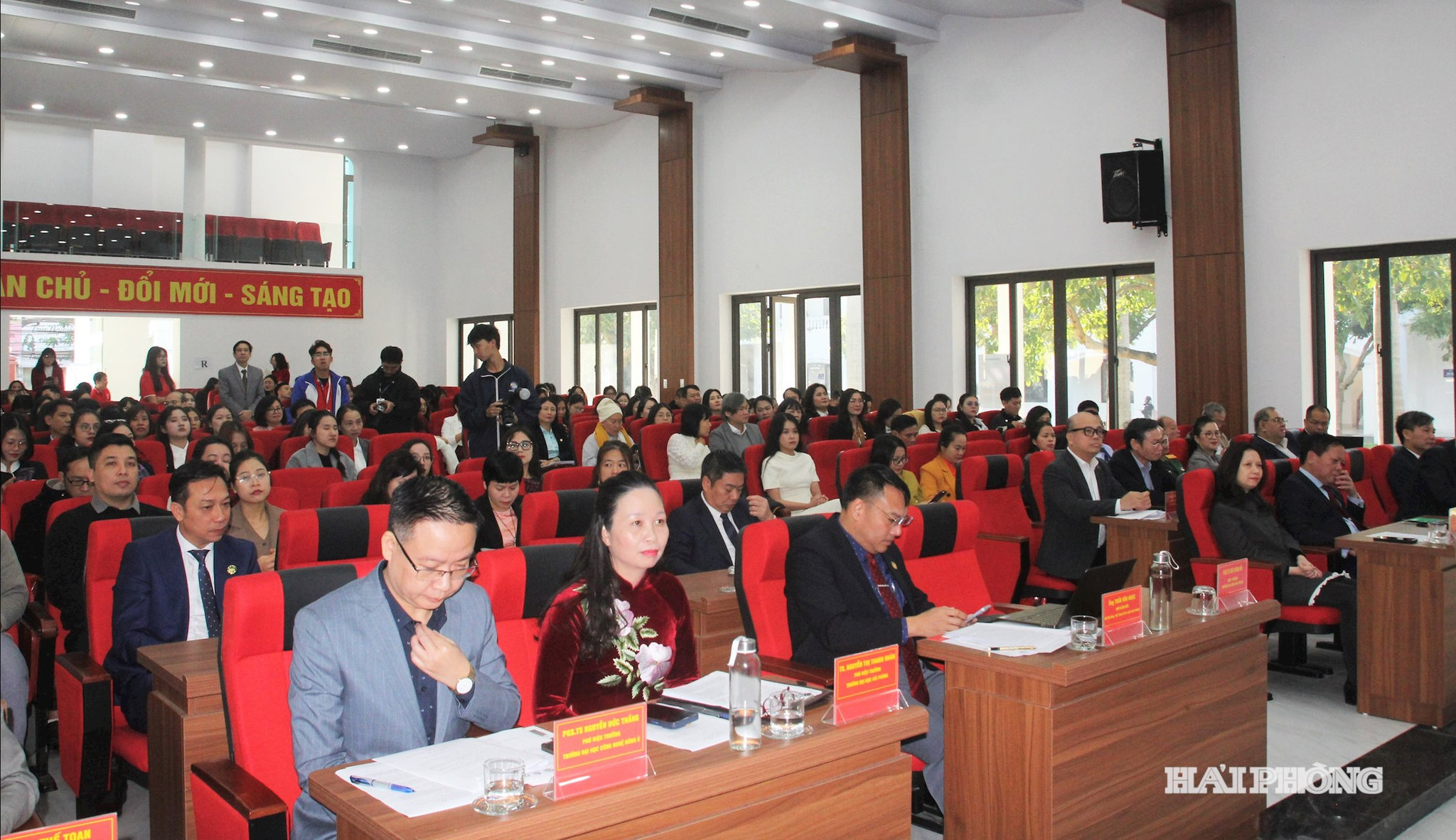 Quang cảnh hội thảo