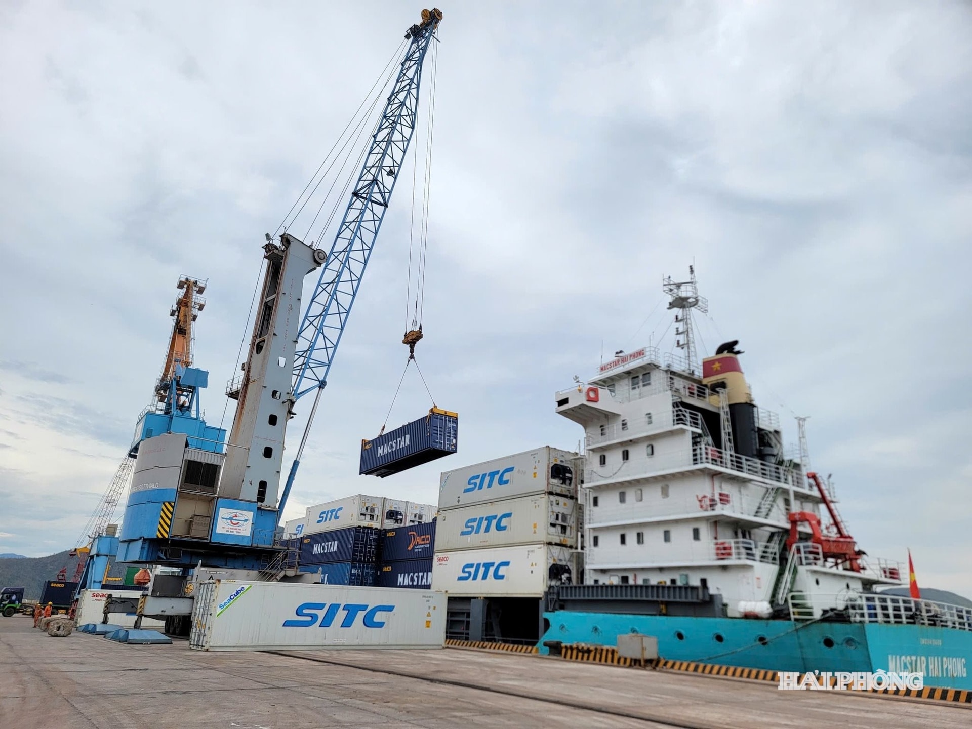 برای های فونگ، توسعه لجستیک سبز مرتبط با حمل و نقل آبراه‌های داخلی به افزایش رقابت‌پذیری سیستم بندر دریایی و زنجیره تأمین منطقه‌ای نیز کمک می‌کند.