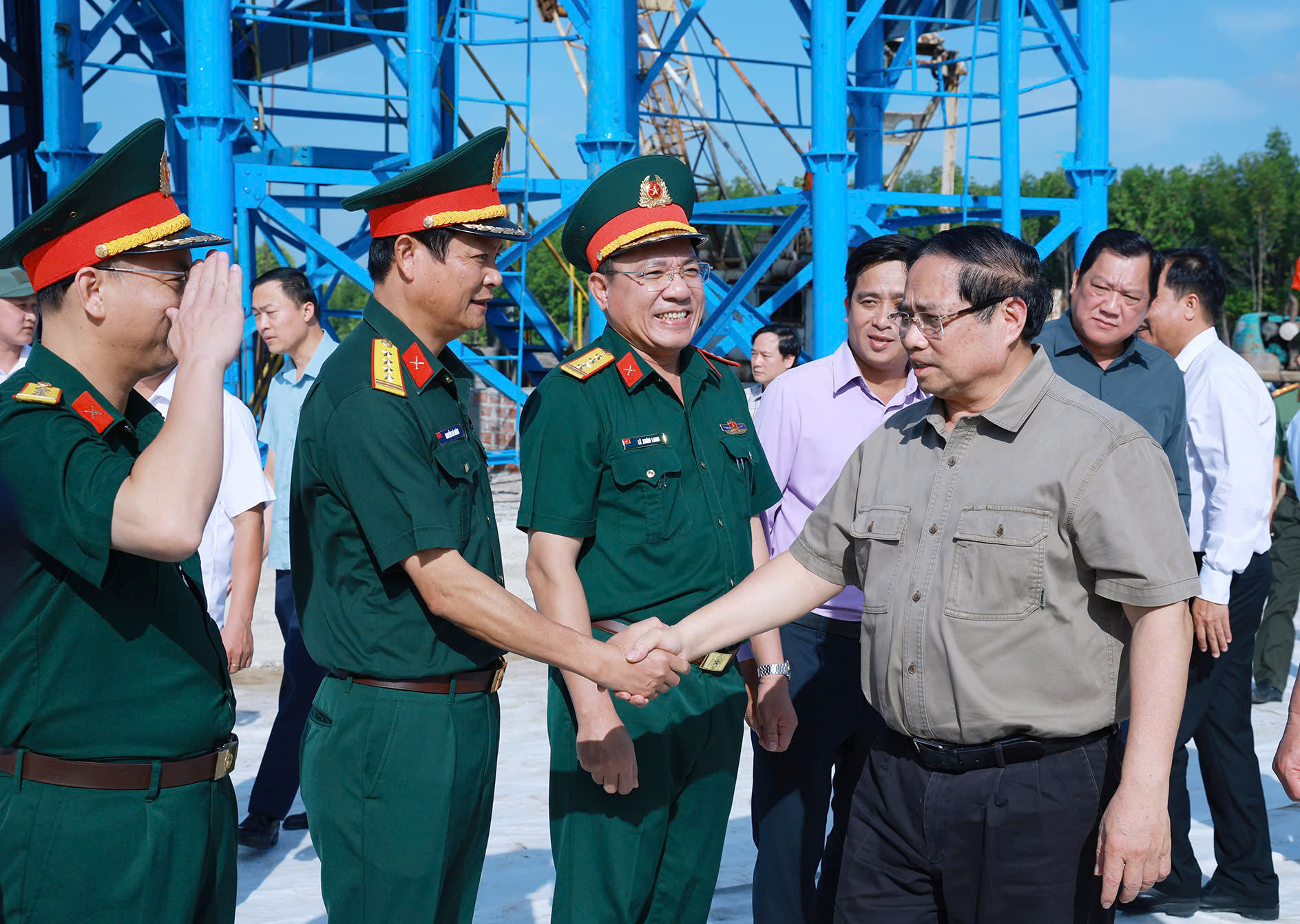 Thủ tướng kiểm tra, đôn đốc một số dự án hạ tầng chiến lược tại Cà Mau- Ảnh 2. Thủ tướng kiểm tra, đôn đốc một số dự án hạ tầng chiến lược tại Cà Mau- Ảnh 2.