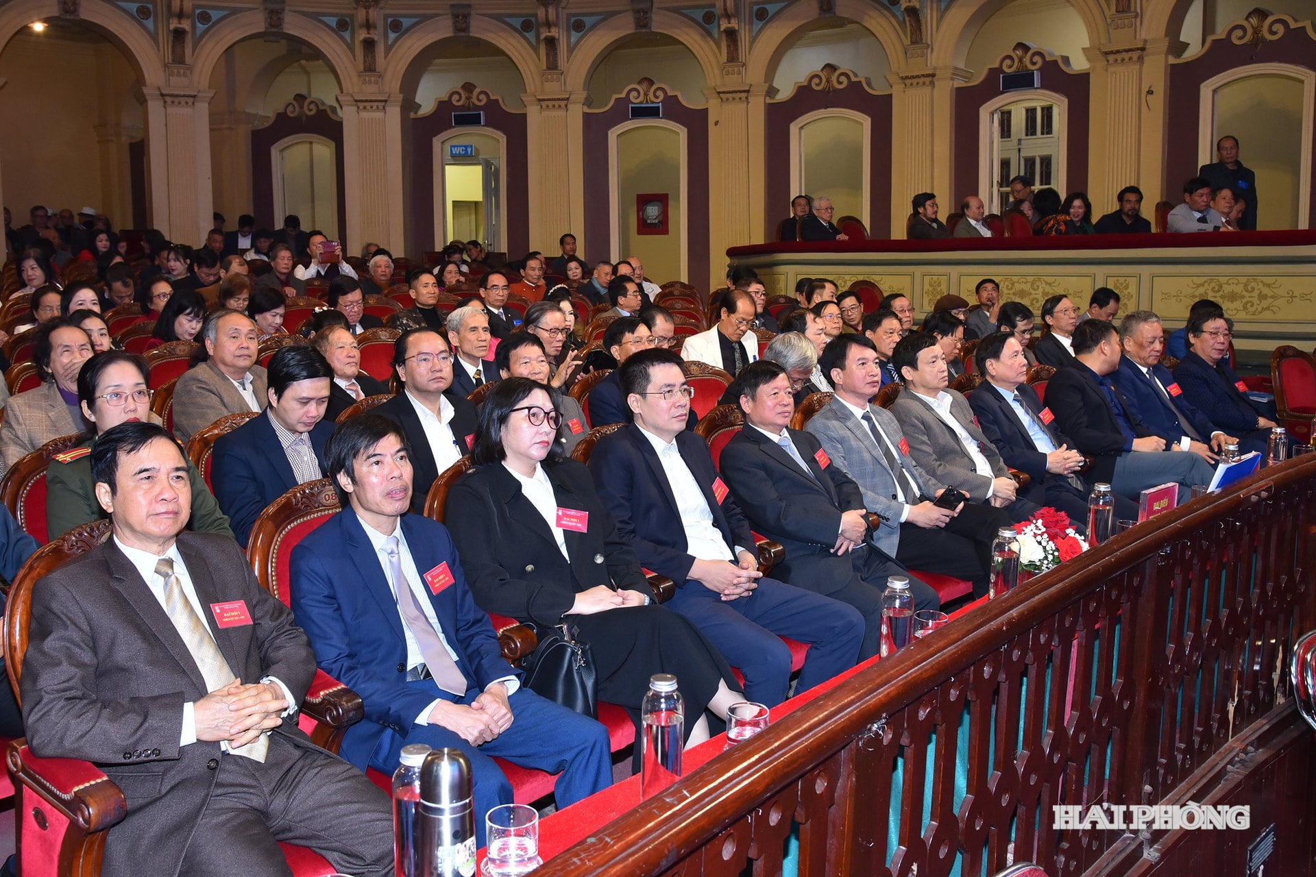 Các đại biểu dự đại hội.