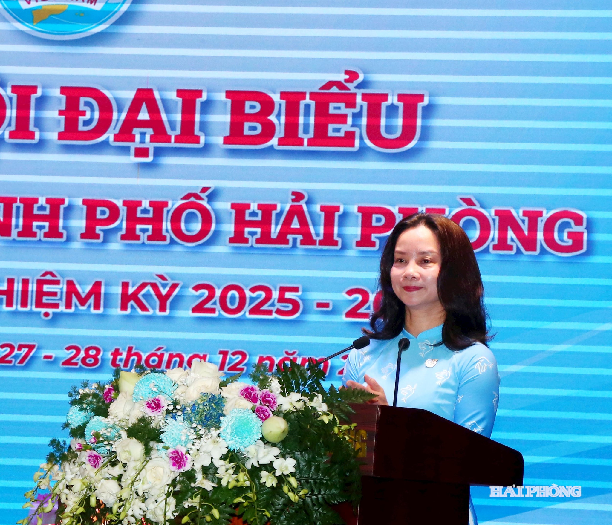 Đồng chí Trần Thu Hương, Chủ tịch Hội Liên hiệp phụ nữ Hải Phòng phát biểu khai mạc Đại hội