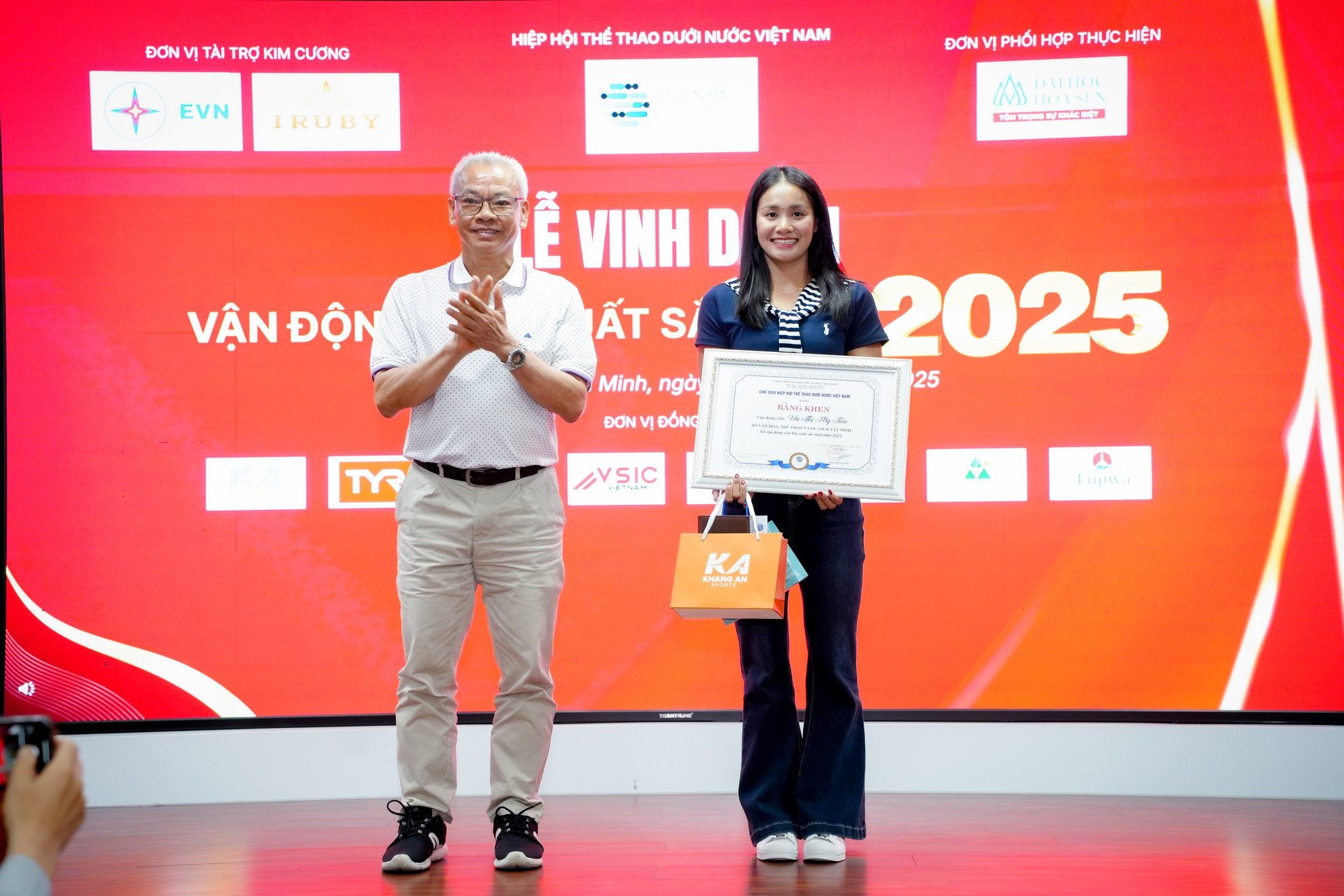 VĐV Việt Nam giành nhiều huy chương nhất SEA Games 33 vừa chinh phục thêm 9 HCV và được vinh danh - Ảnh 2. VĐV Việt Nam giành nhiều huy chương nhất SEA Games 33 vừa chinh phục thêm 9 HCV và được vinh danh - Ảnh 2.