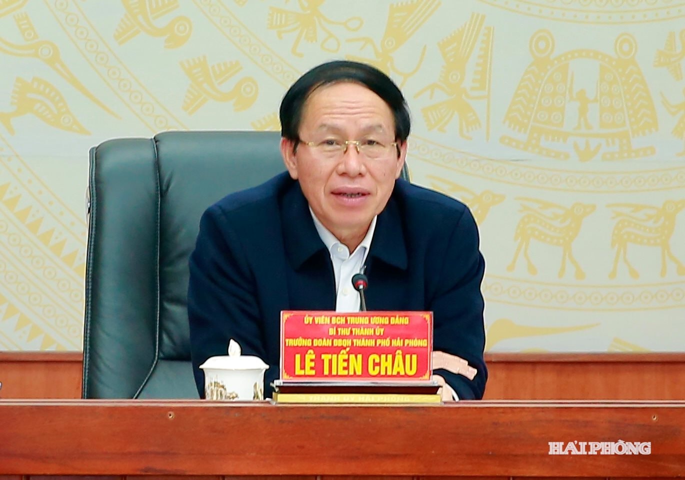 Đồng chí Lê Tiến Châu, Uỷ viên Trung ương Đảng, Bí thư Thành uỷ, Trưởng đoàn đại biểu Quốc hội Hải Phòng chủ trì cuộc họp.
