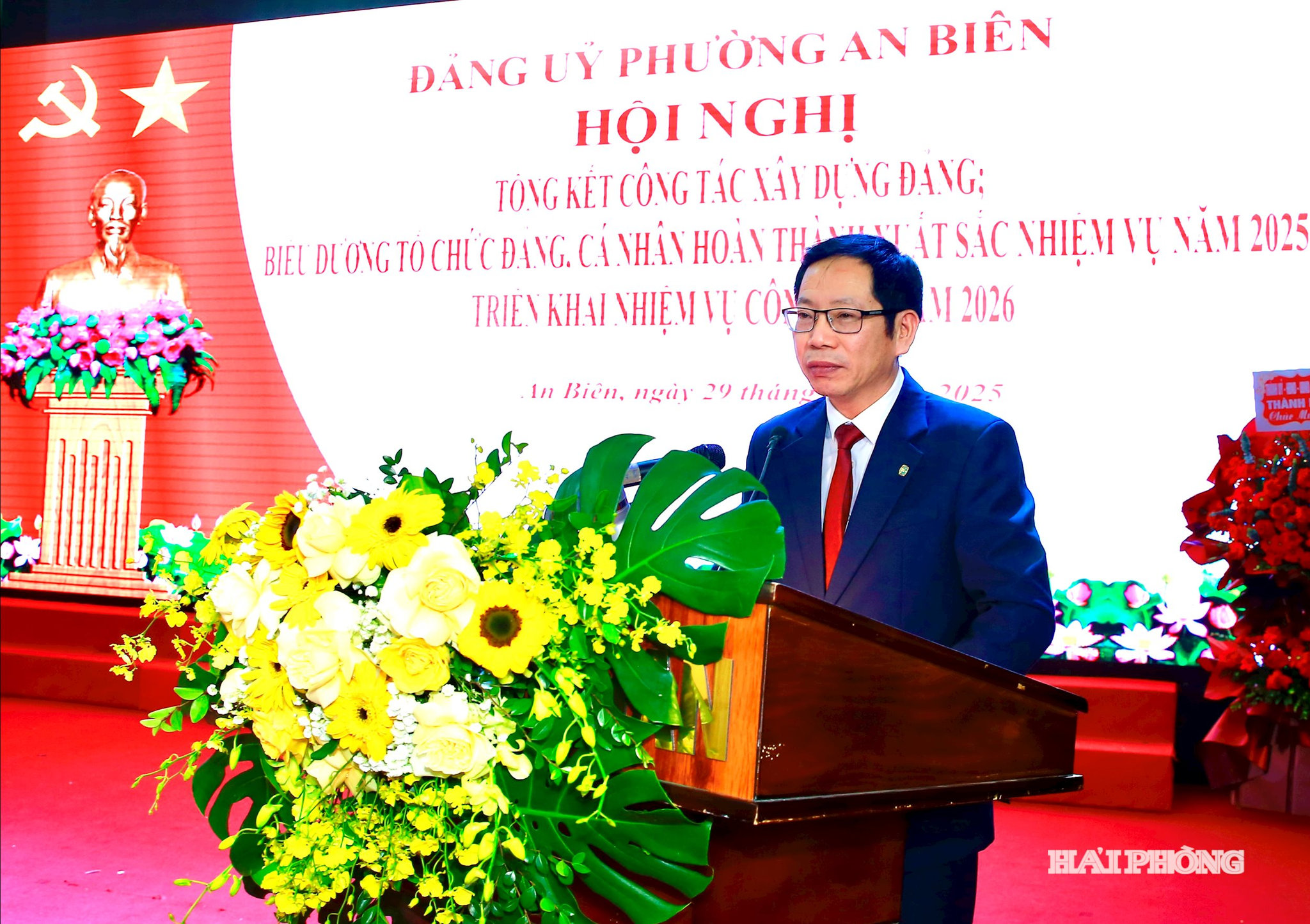Đồng chí Vũ Tiến Phụng, Uỷ viên Ban Thường vụ Thành uỷ, Phó chủ tịch UBND thành phố phát biểu vhir đạo tại hội nghị triển khai nhiệm vụ năm 2026 phường An Biên.