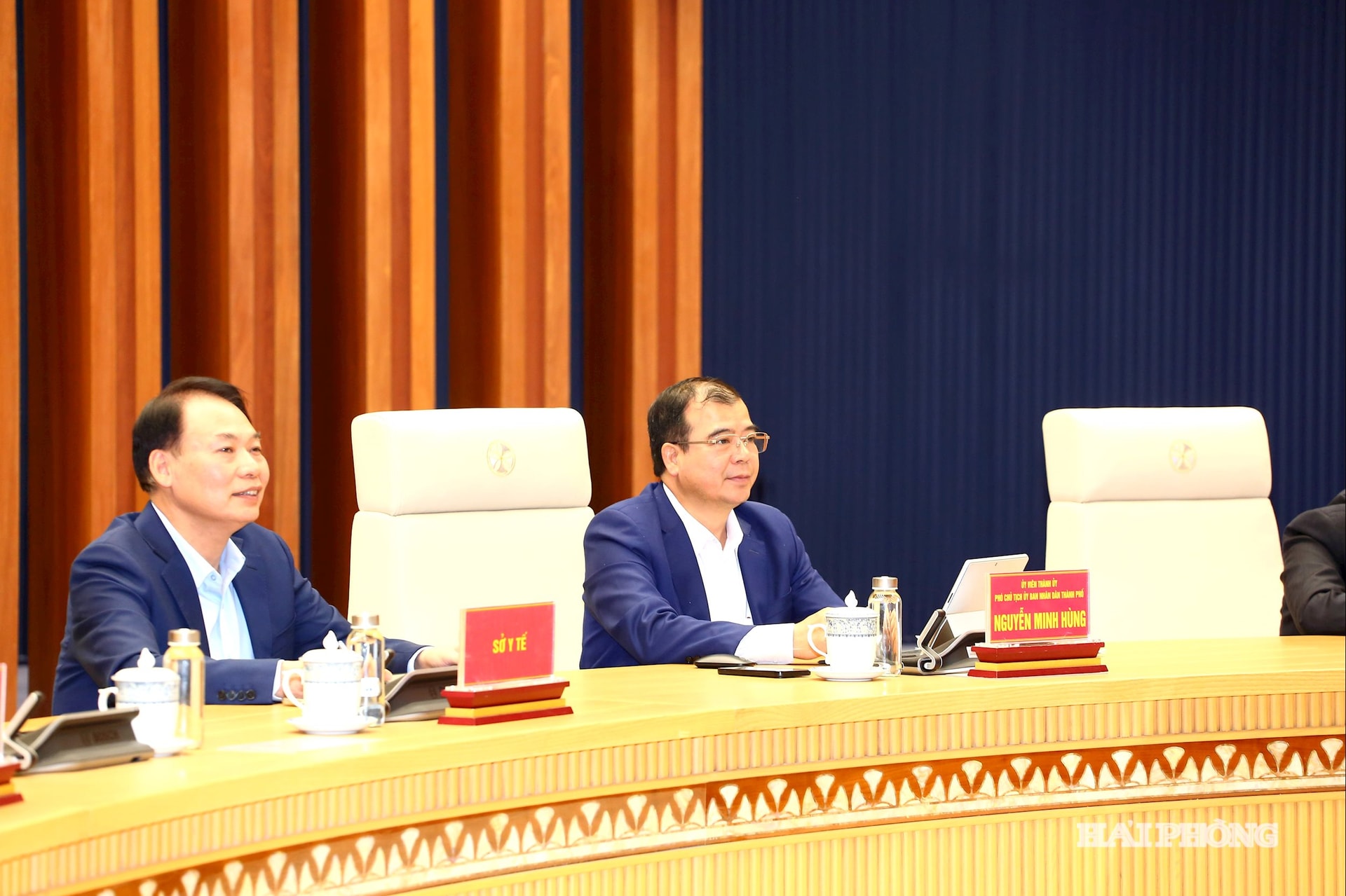 Đồng chí Nguyễn Minh Hùng, Phó chủ tịch UBND thành phố tham dự Hội nghị Toàn quốc tổng kết công tác Y tế - điểm cầu thành phố Hải Phòng