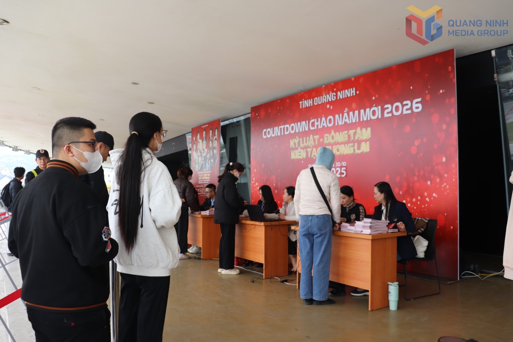 Khu vực đổi vé đảm bảo an ninh trật tự.
