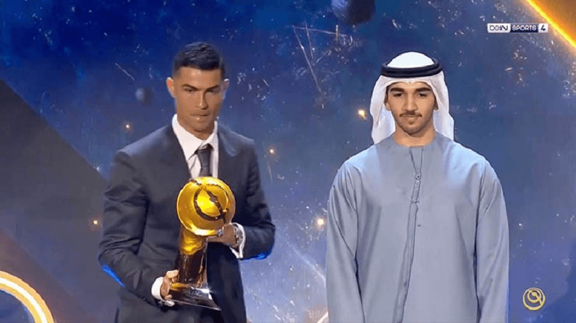 ronaldo-nhan-giai.png