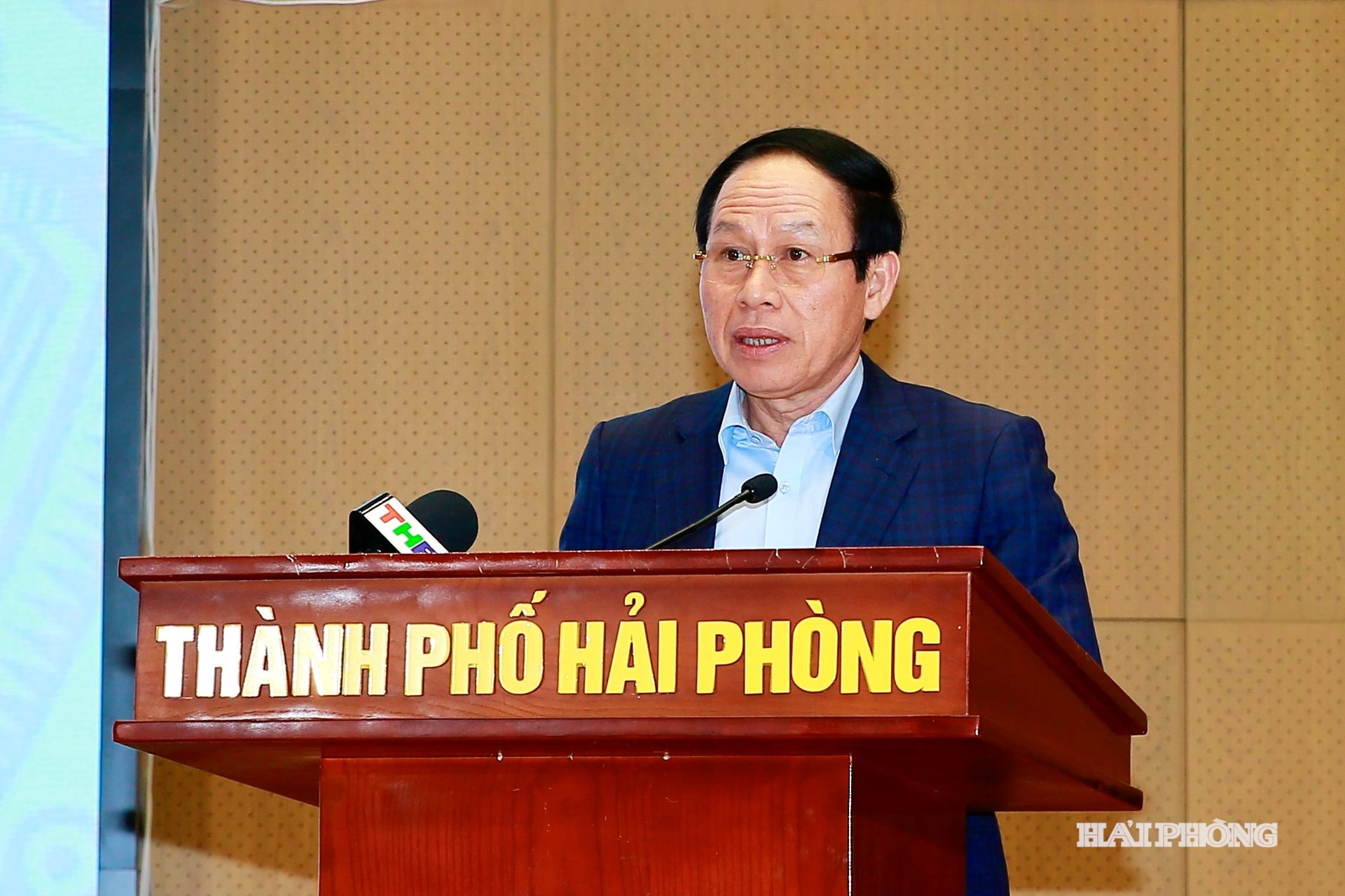 Đồng chí Lê Tiến Châu, Uỷ viên Trung ương Đảng, Bí thư Thành uỷ, Trưởng đoàn đại biểu Quốc hội Hải Phòng phát biểu chỉ đạo tại hội nghị.