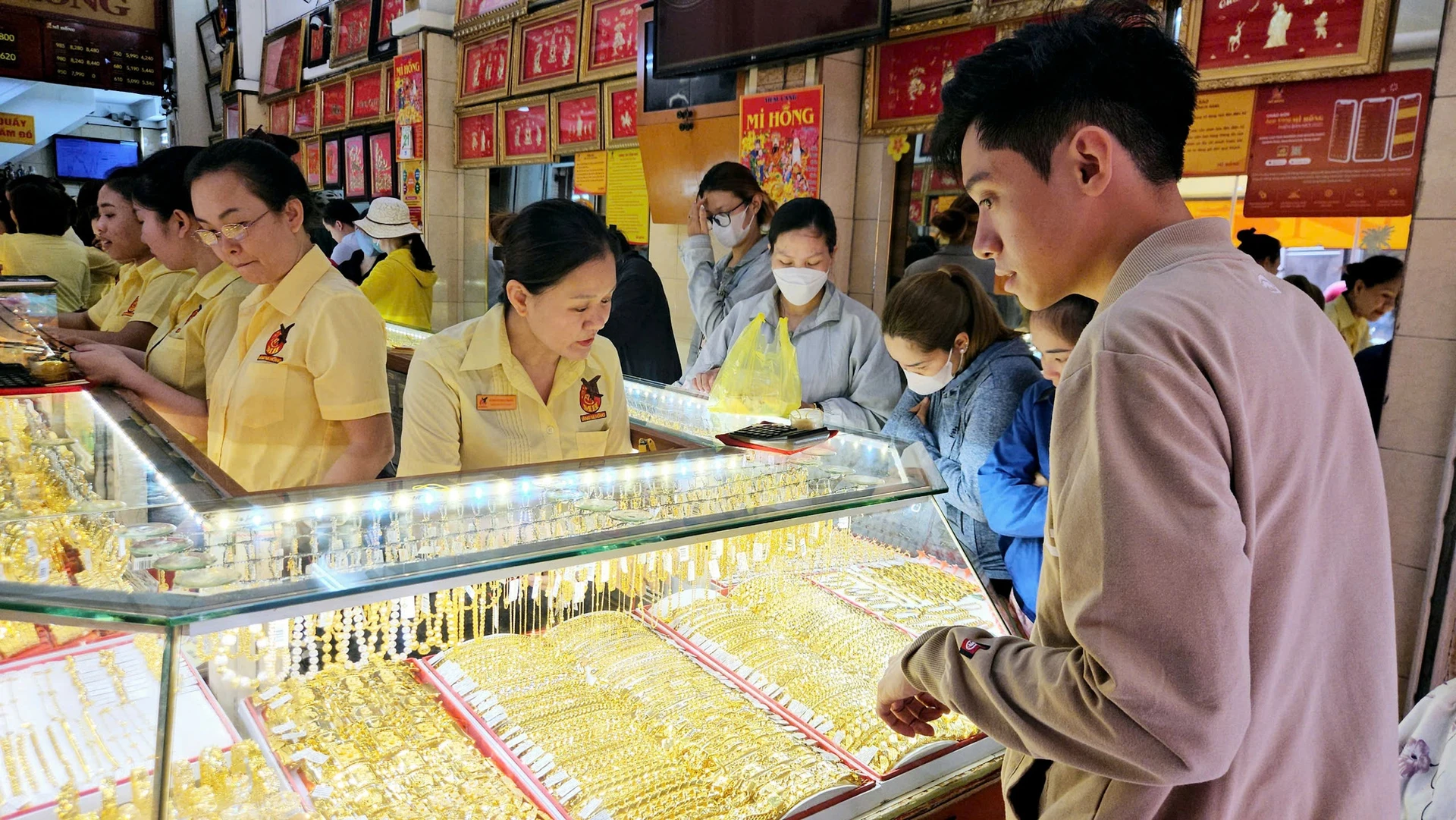 Il prezzo dell'oro è sceso di altri 4 milioni di VND per tael la mattina del 30 dicembre.