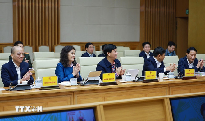 Các đại biểu tham dự Hội nghị sơ kết triển khai xây dựng nhà cho nhân dân bị thiệt hại do bão lũ tại khu vực miền Trung. (Ảnh: Dương Giang/TTXVN) ttxvn-3012-thu-tuong-xoa-nha-tam-2.jpg