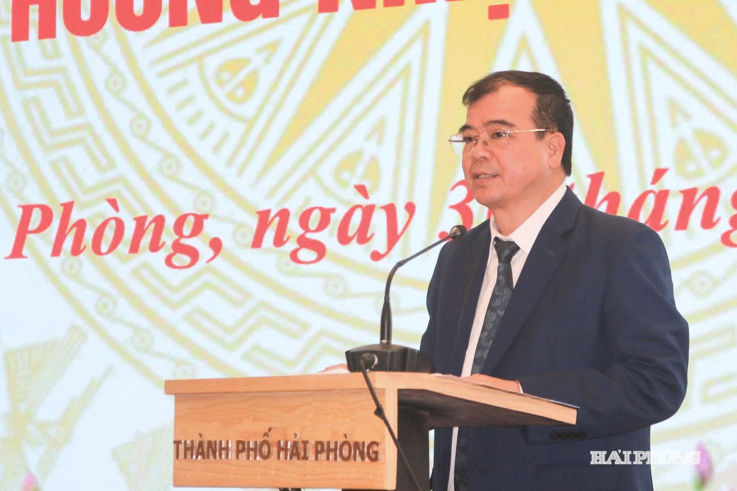 Đồng chí Nguyễn Minh Hùng, Phó chủ tịch UBND thành phố phát biểu tại hội nghị.
