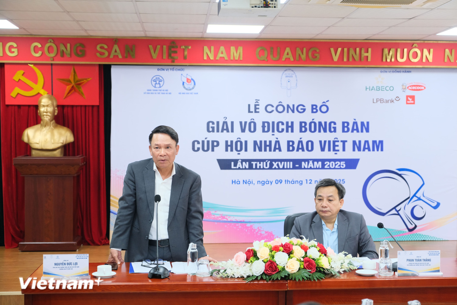 hop-bao-giai-bong-ban.png