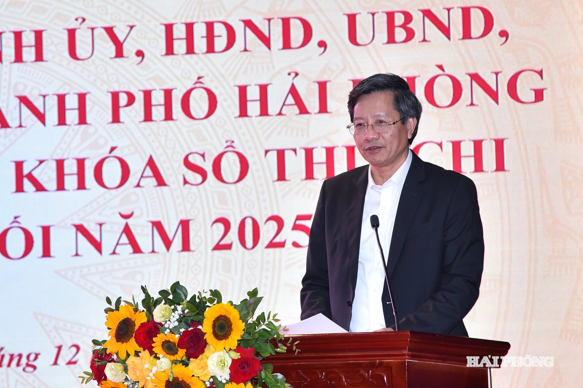 Đồng chí Lê Anh Quân, Phó chủ tịch Thường trực UBND thành phố phát biểu chúc mừng, động viên các đơn vị hoàn thành công tác khoá sổ thu, chi ngân sách cuối năm 2025.