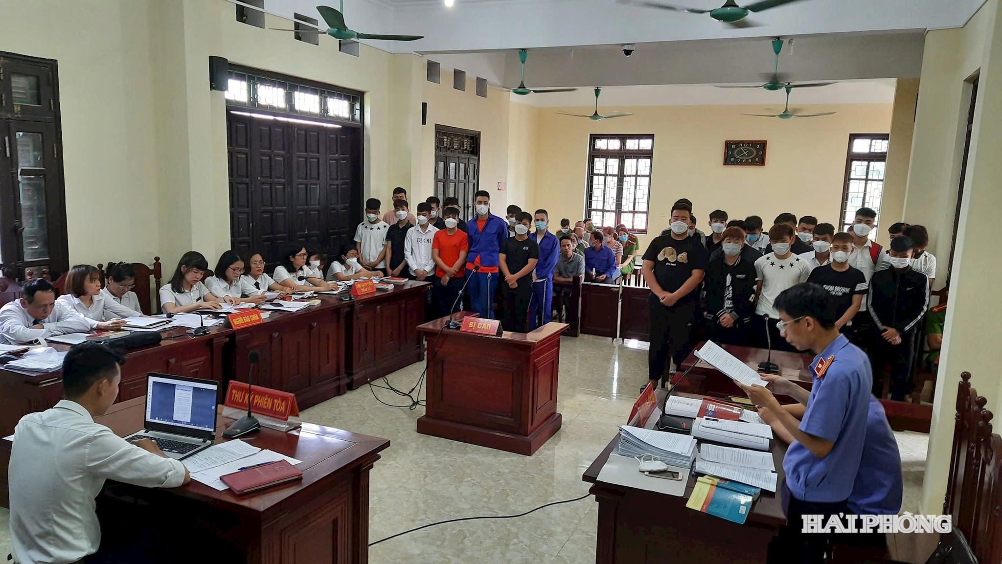Phiên tòa xét xử có sự tham gia bào chữa của Trợ giúp viên pháp lý.