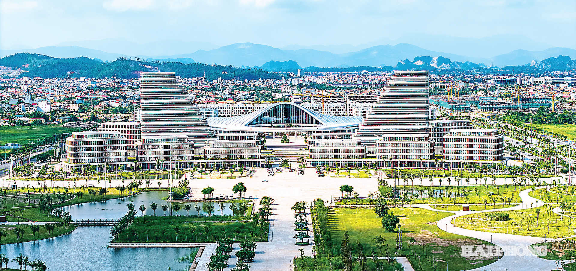trung-tam-chinh-tri.png