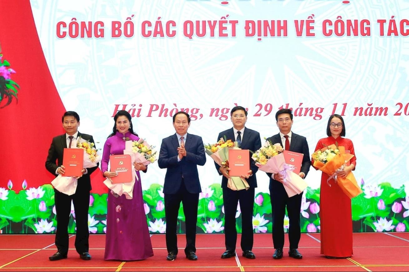 can-bo(2).jpeg