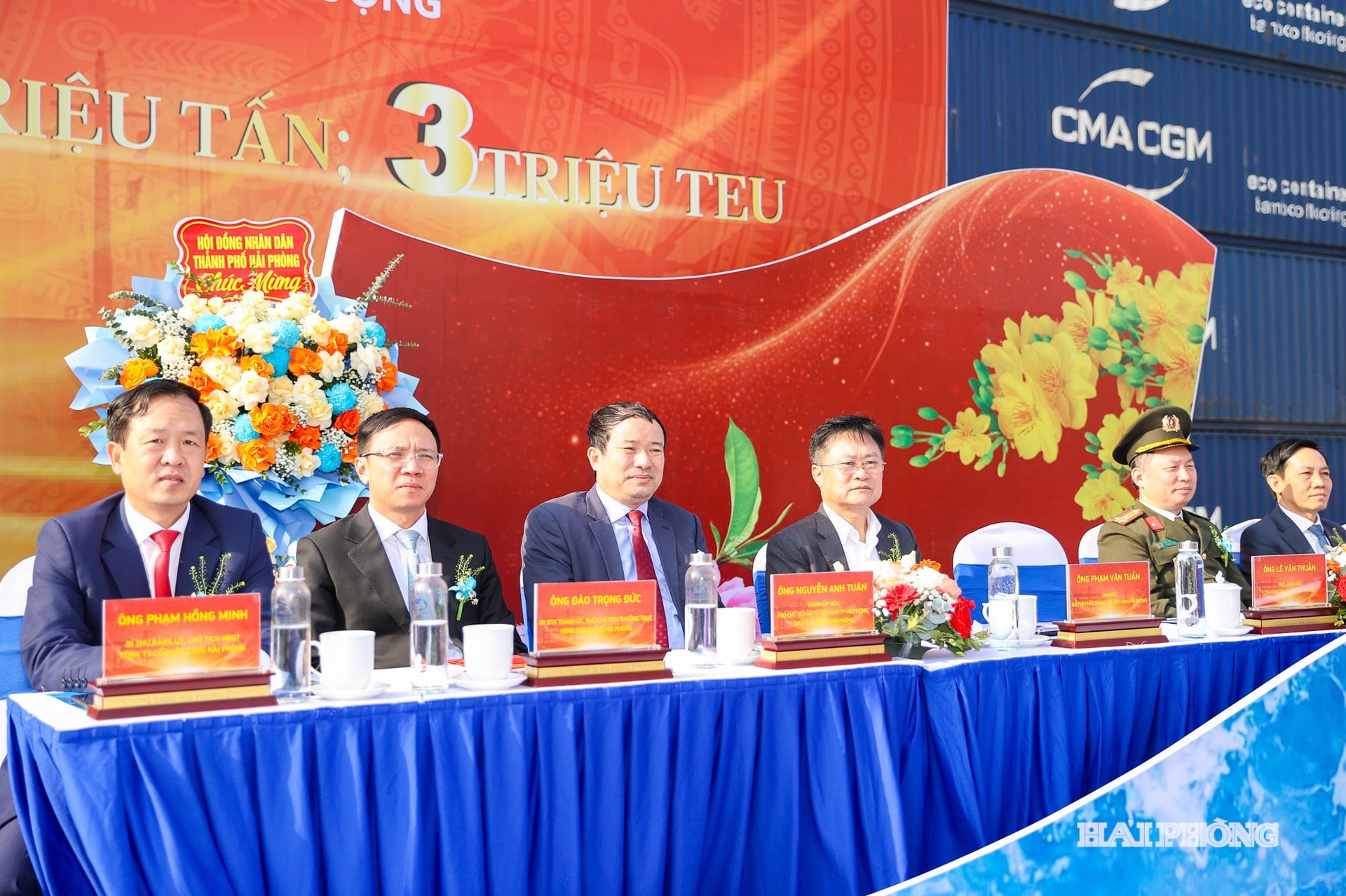 Делегаты, присутствовавшие на церемонии запуска.