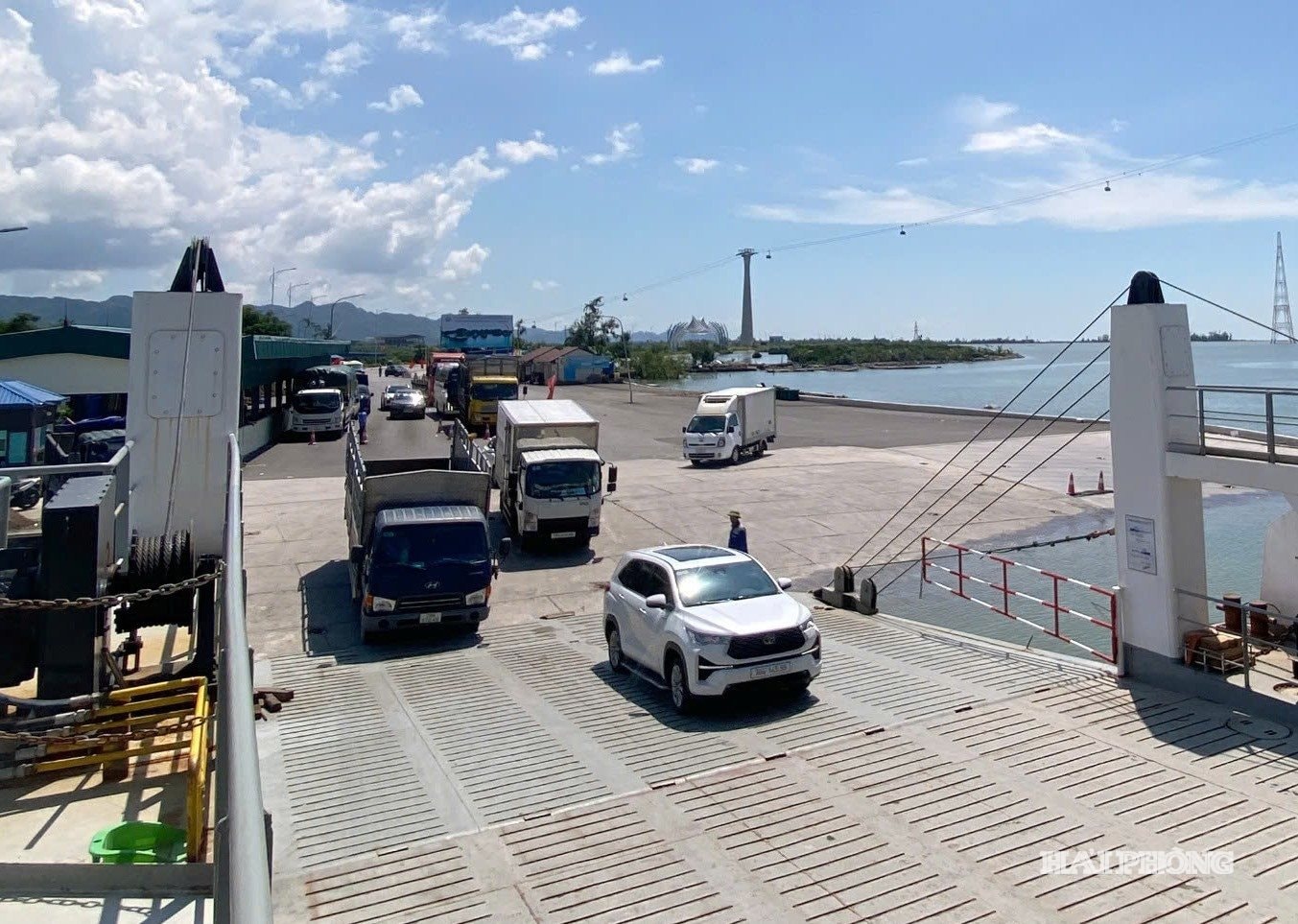 The Dong Bai - Cai Vieng Ferry Terminal Management Board is proactively increasing the number of trips to serve the high demand for travel from tourists during the 2026 New Year holiday.