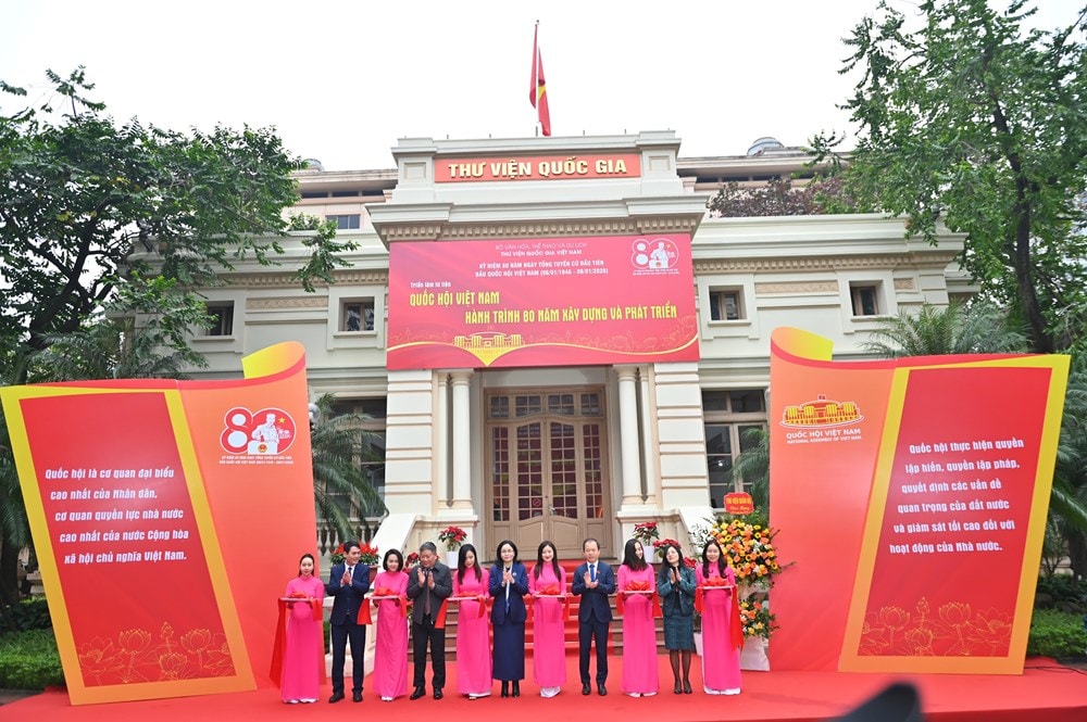 Hơn 800 tư liệu trưng bày tại triển lãm 