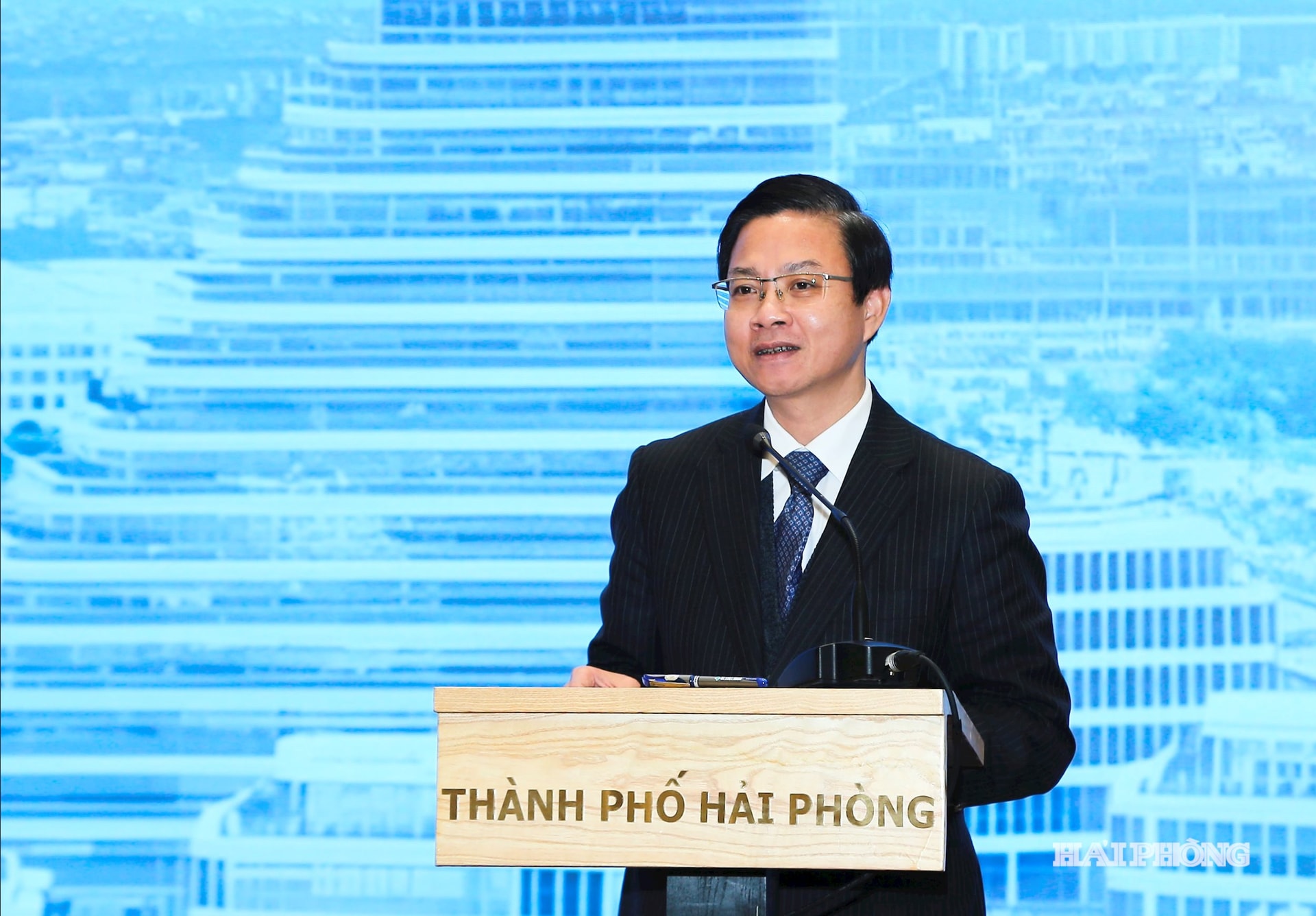 -ngoai-vụ-4