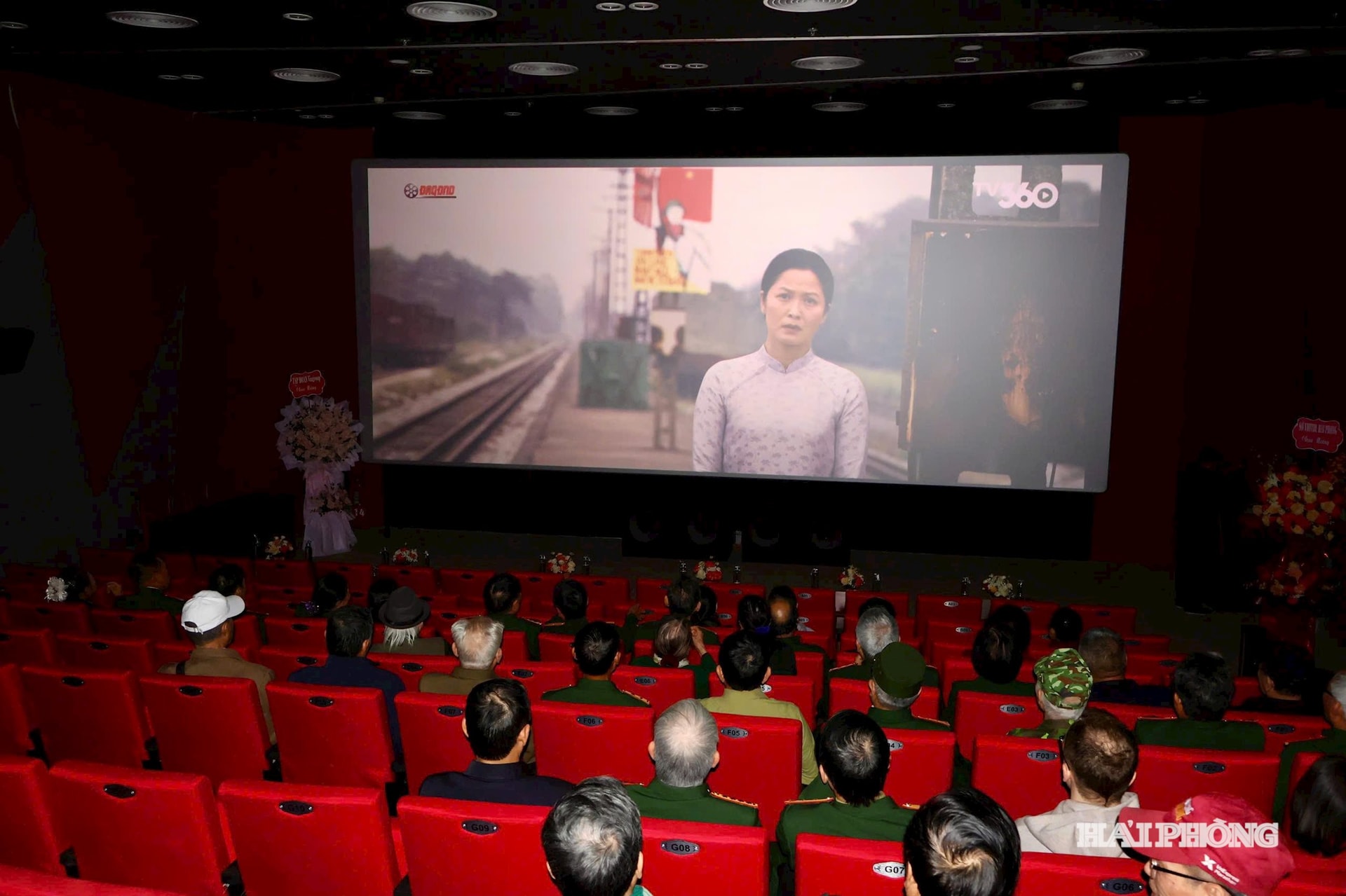 Das Kino veranstaltet öffentliche Vorführungen des Films „Red Rain“.