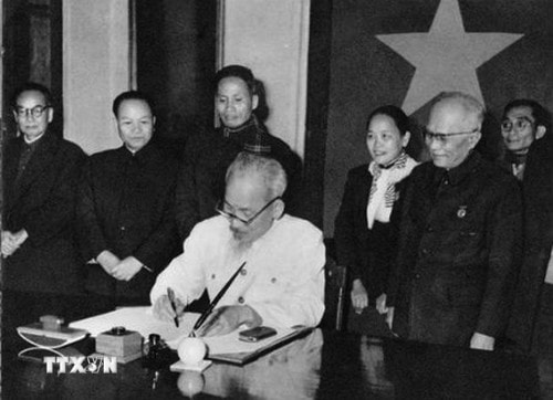 ttxvn-dai-hoi-lan-thu-hai-cua-dang-2-6.jpg
