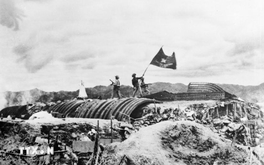 ttxvn-dai-hoi-lan-thu-hai-cua-dang-2-4.jpg