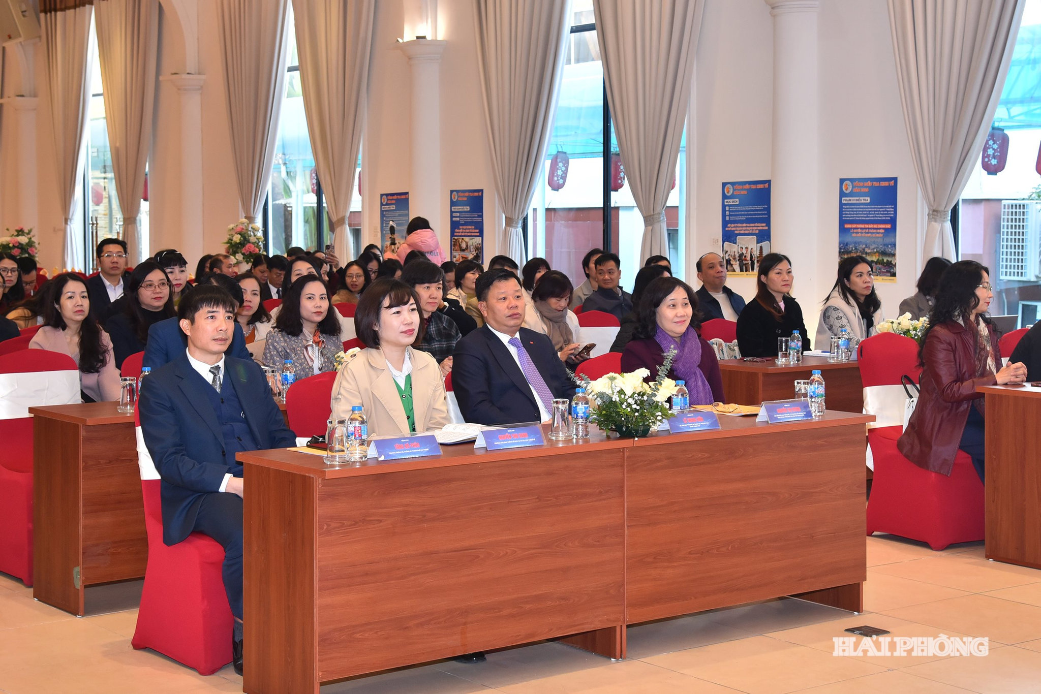 Các đại biểu dự lễ ra quân.