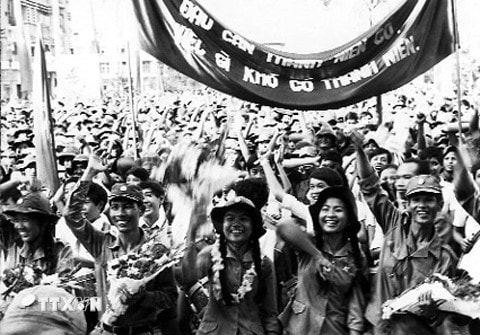 ttxvn-dai-hoi-lan-thu-iii-cua-dang-7.jpg