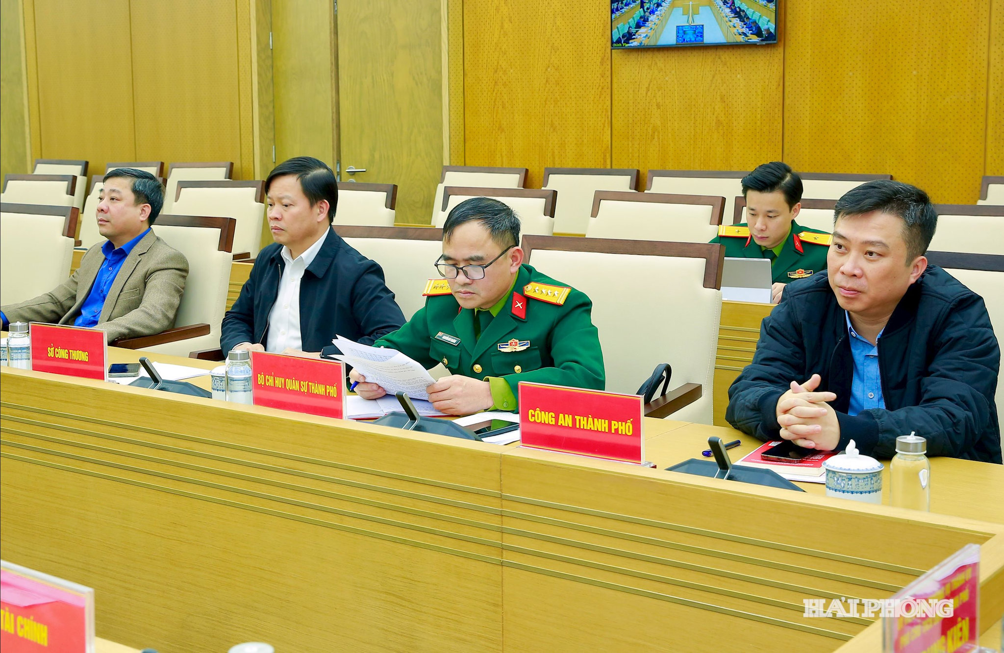 Các đại biểu dự họp.