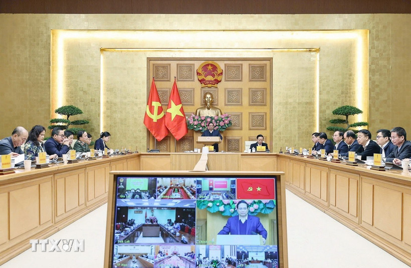 Thủ tướng Phạm Minh Chính chủ trì cuộc họp về xây dựng nhà cho nhân dân bị thiệt hại do bão lũ. (Ảnh: Dương Giang/TTXVN)